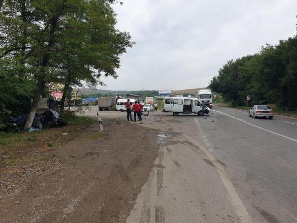 На Ставрополье перевернулся автомобиль «Хендэ», погибли 2 человека